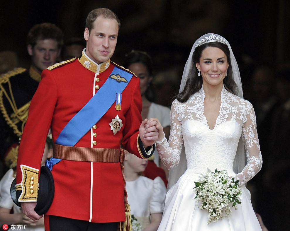 威廉王子夫妇合体 凯特穿蓝裙美出新高度