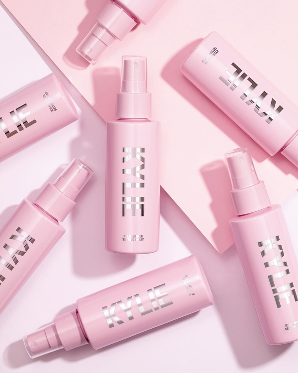 听说10亿富婆Kylie Jenner新出的护肤品被群嘲了?