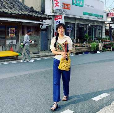 孔孝真气质开挂！吊带配“土味麻花辫”也摩登，素